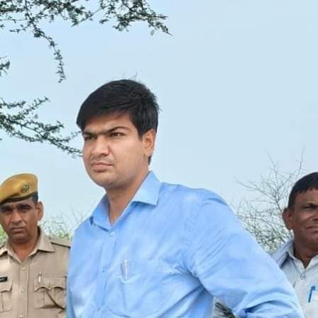 MukeshSaharan__'s tweet photo. भादरा मे थोड़े समय के लिए #SDM नियुक्त हुए युवा प्रशिक्षु IAS #प्रीतम जाखड़ अपनी शानदार कार्यशैली से चर्चा में बने हुए हैं | 
जो काम वर्षों लंबित पड़े रहते थे,चुटकियों में कर रहे हैं । 
शानदार अधिकारी, ईमानदार युवा 
#IAS_Pritam_jakhar
#SDM_Bhadra https://t.co/NgGt1LgAqT