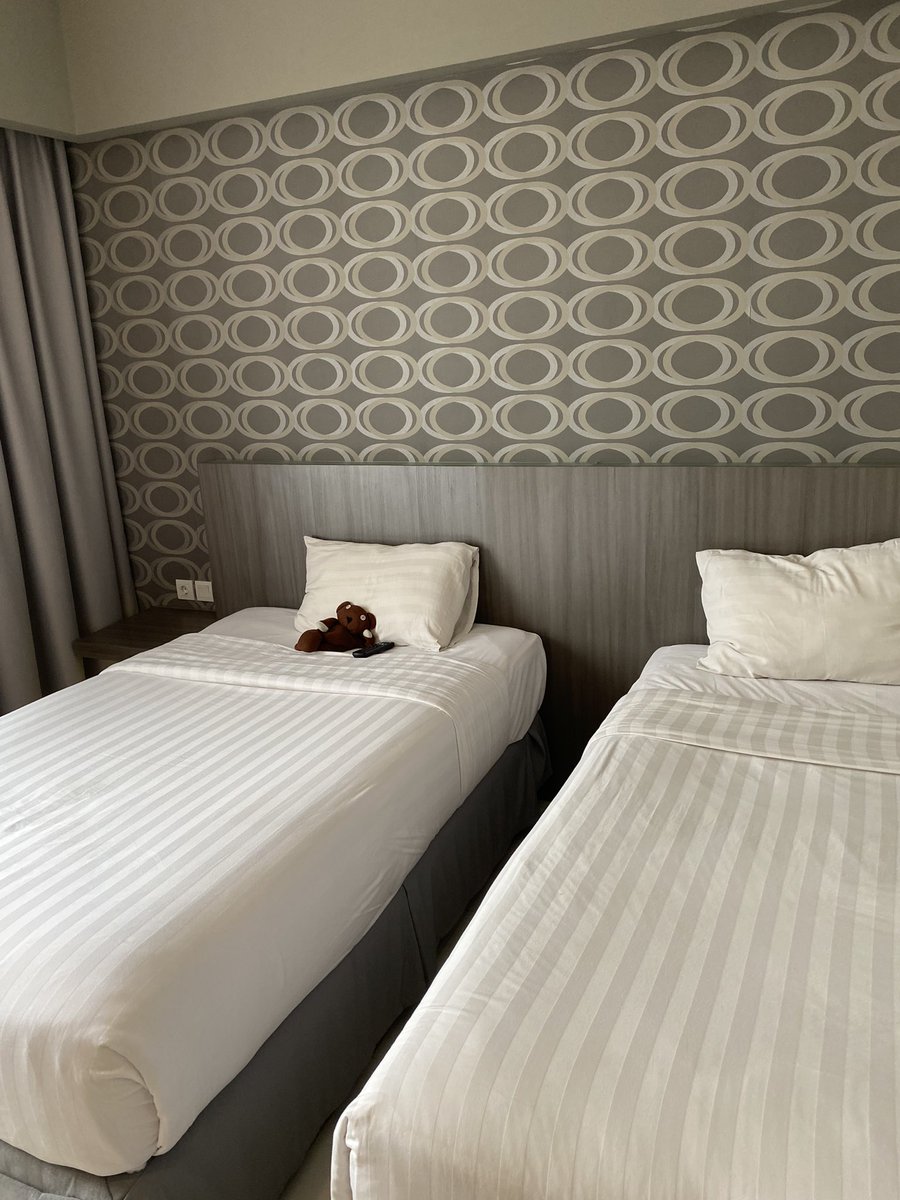 gaeuggyeo's tweet image. 호텔방에 인형 놓고 나갔다 왔더니 직원이 이렇게 해주고 감