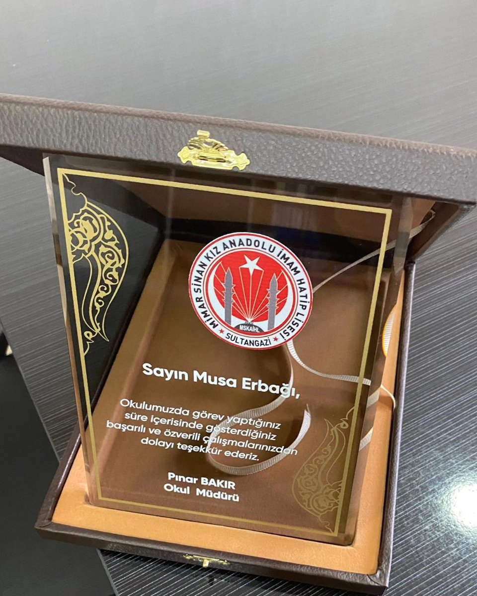 Okulumuzun emektar personeli Musa Erbağı  abimiz Emeklilik işlemleri nedeniyle okulumuzdan ayrılmıştır. Okul müdürümüz Pınar Bakır kendisine plaket takdim ederek okulumuzda yaptığı çalışmalar için teşekkür etmiştir. <a href="/BAKIRPINAR/">Pınar</a> <a href="/sultangazimem1/">Sultangazi İlçe Millî Eğitim Müdürlüğü</a>