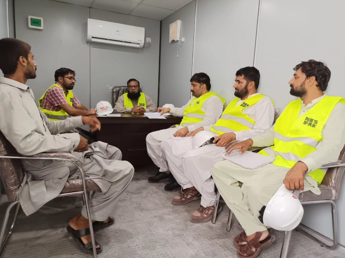 PRMSC_Official's tweet image. TO Bhowana team visiting the site along with the consultant and contractor, were able to finalize the layout of the tube well location at Chak 190. 

#PRMSC #lgcd #punjab #Bhowana #WorldBank #Pakistan