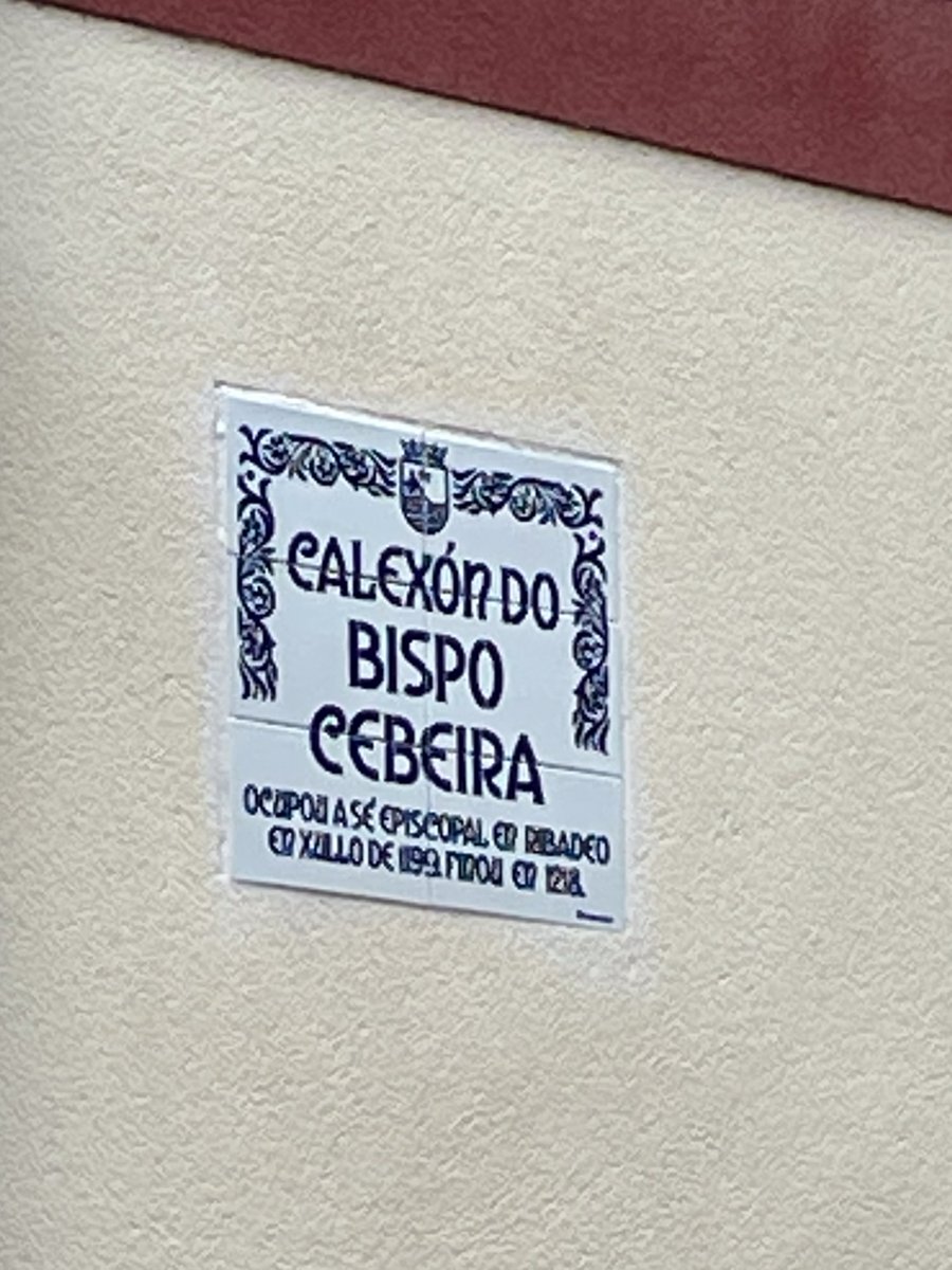 The wonderfully simple blue and white Sargadelos-esque ceramic street signs in Ribadeo. Important to see such consideration given to local public realm design and identity. #Ribadeo #ceramics