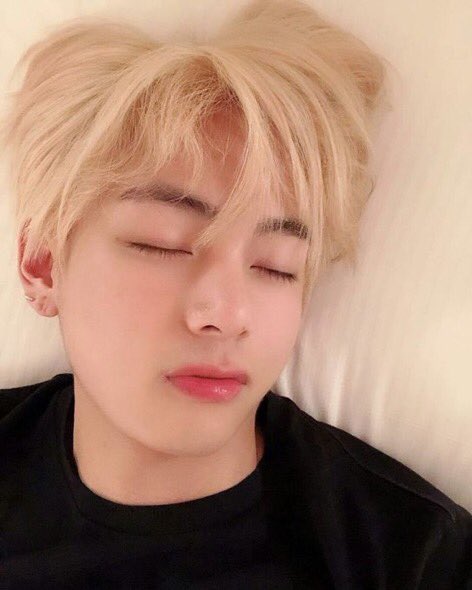Taehyungimpact's tweet photo. 2018                                          2023 https://t.co/WBkzmDVARO