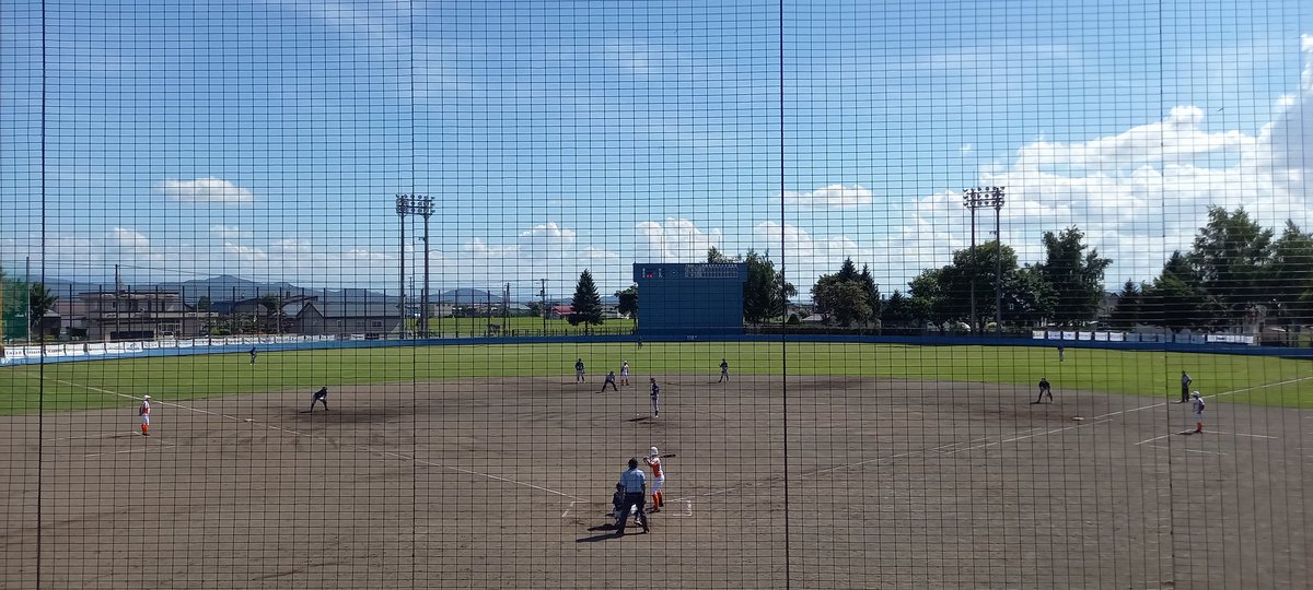 野球観戦
旭川ビースターズ
　　　　　　🆚すながわリバーズ
　しかし、暑いなぁ～
#ぴっぷ球場