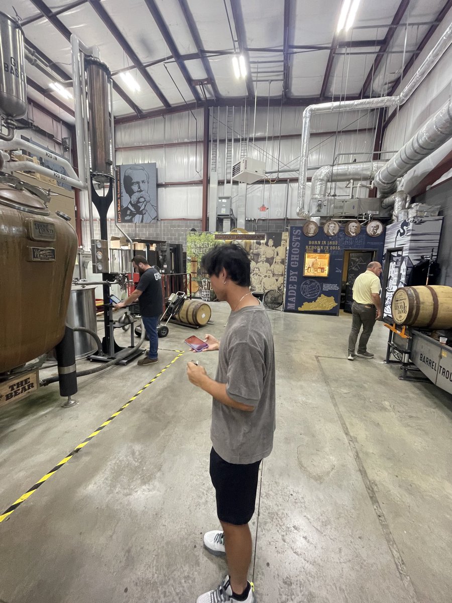 ZMANstories's tweet photo. A little of an American ๐บ๐ธ classic today. A visit and tour of a Bourbon ๐ฅ Distillery with โฆ@yoshihitotennisโฉ #BooneCountyDistilling Co. I think ๐ค I enjoyed it a bit more then Yoshi. Lol ๐ https://t.co/mVQZ2BKE0s