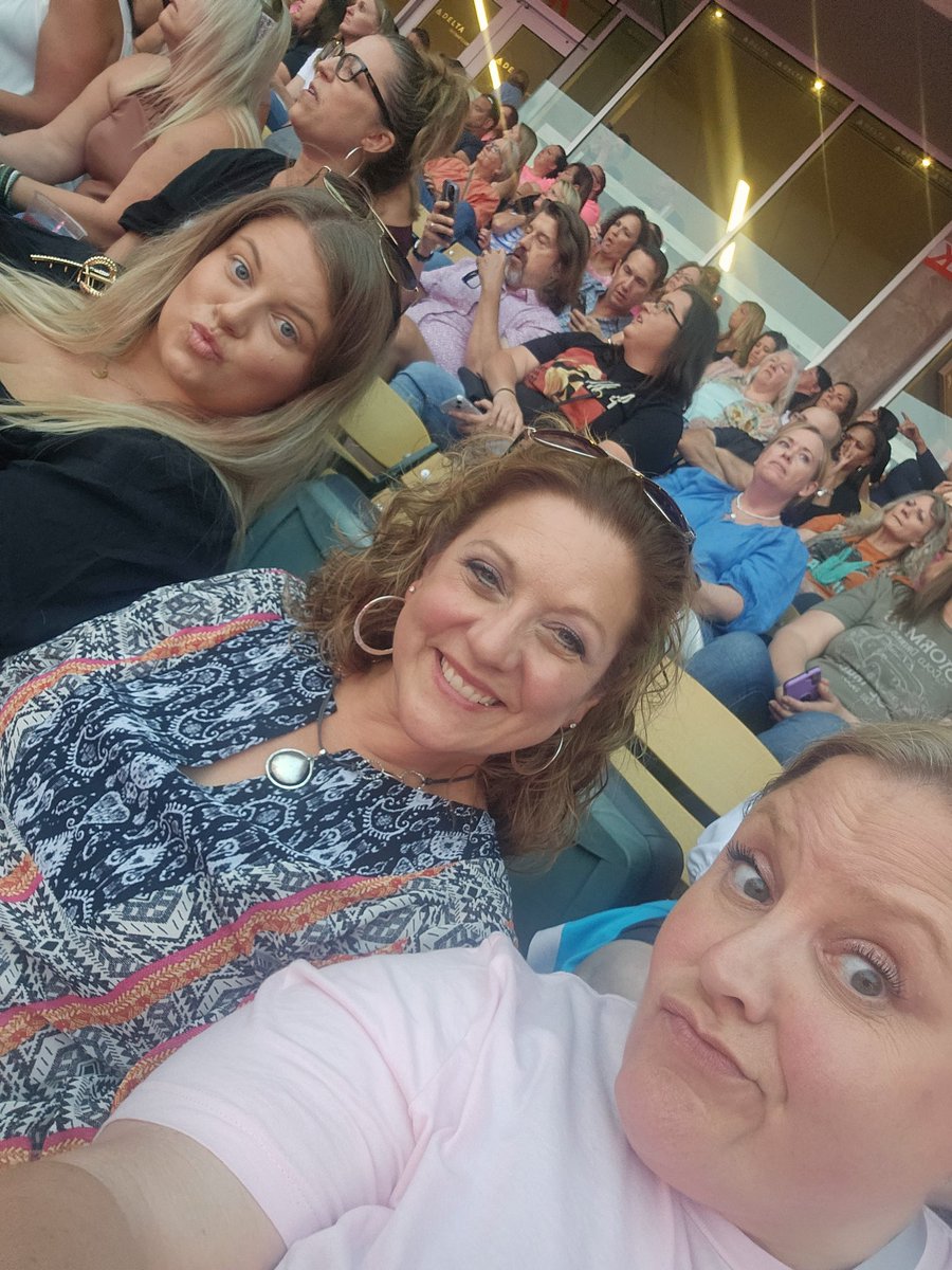 HollieRadanke's tweet photo. @Pink You made these 3 teachers summer!! Best show ever! Back to school soon 😀 https://t.co/EjGwL22K0G