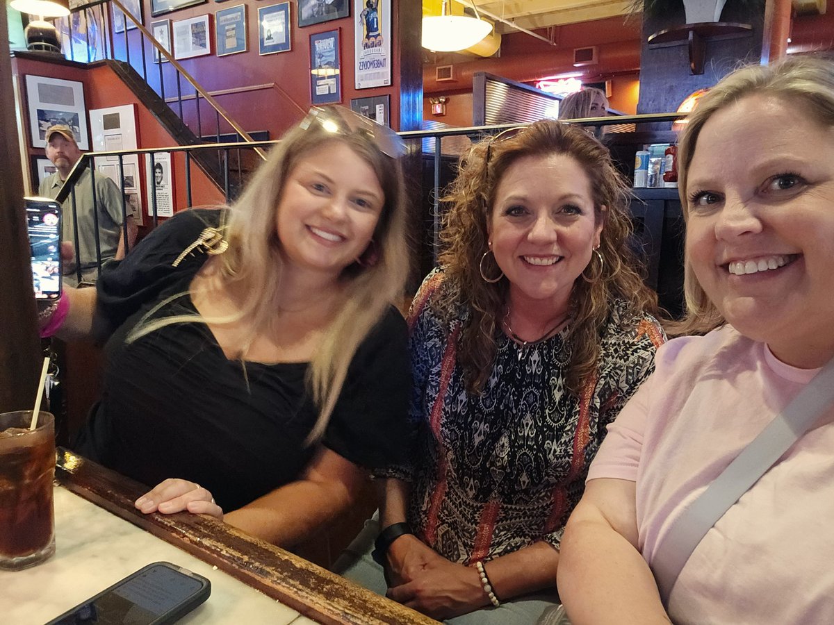 HollieRadanke's tweet photo. @Pink You made these 3 teachers summer!! Best show ever! Back to school soon 😀 https://t.co/EjGwL22K0G