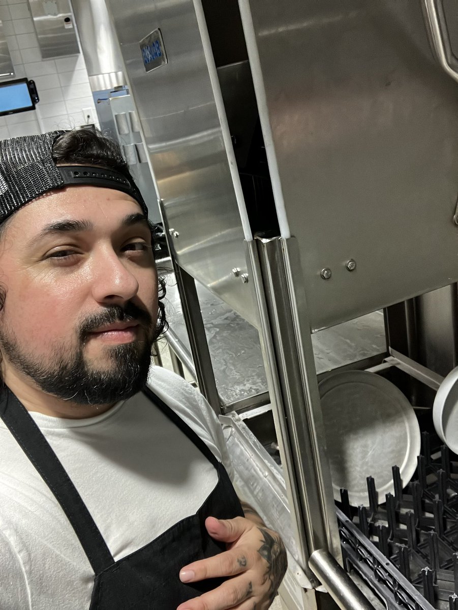 startupcook's tweet photo. Just made it to the first round for a very well known accelerator program while I’m out here doing these dishes via shift work baby! 

If you haven’t signed up for Sousflex make sure to get on our email list before we launch our MVP.
https://t.co/uO2G4xYbPA

#sousflex https://t.co/cO8l0PqZub
