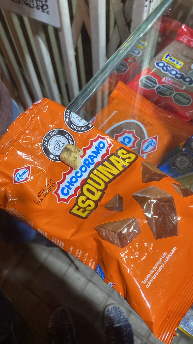 Sebasjimza's tweet photo. No entiendo porque si tengo ganas de esquinas de chocoramo me salen achiras en el paquete? @RamoColombia que chiste tan malo es este https://t.co/kn5caBvF8F