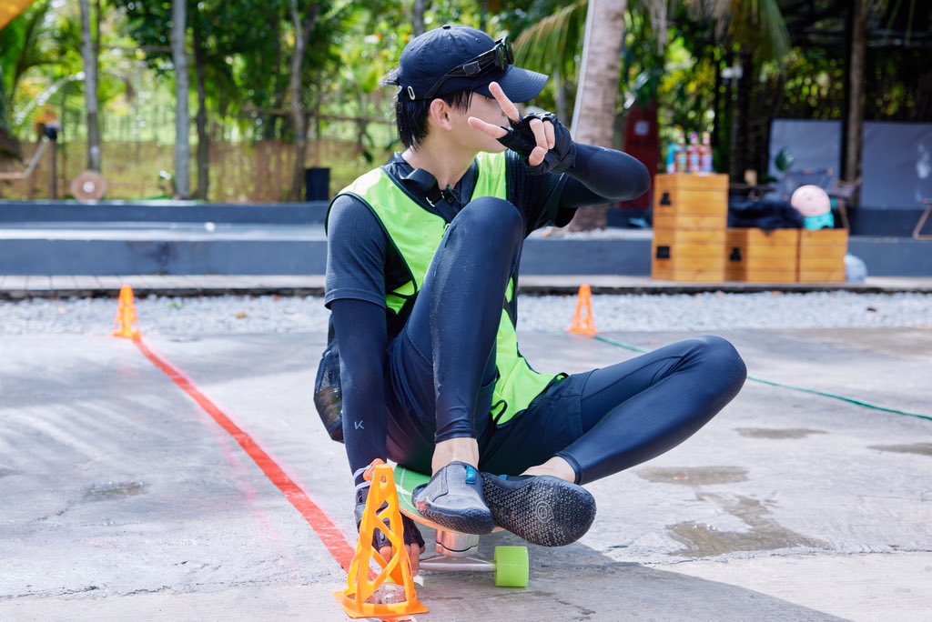 Skateboarding boy is here🛹
Come out to play

#姚琛 
#YaoChen 
#야오천 
#JYPChina 
#泛领文化