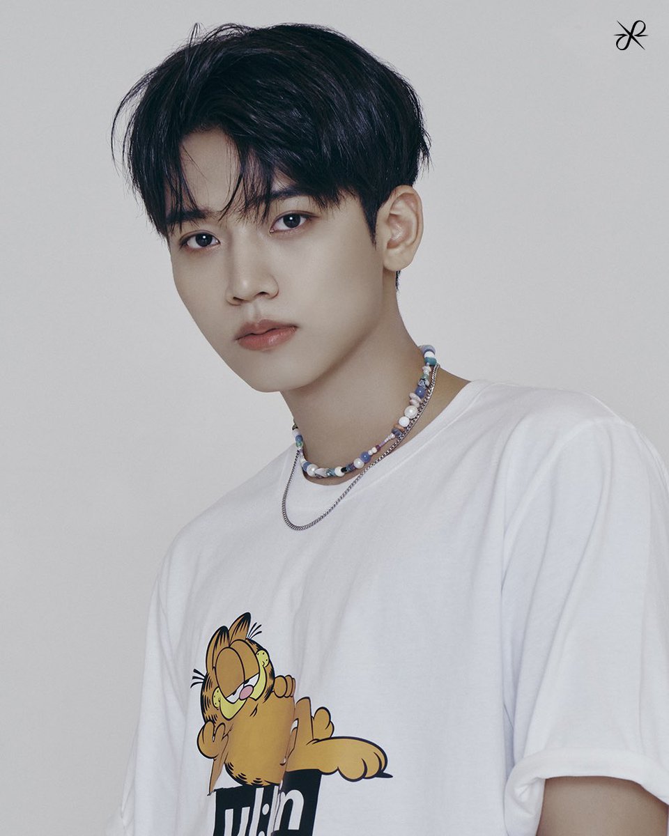 OmegaX_official's tweet photo. [📸]

OMEGA X (오메가엑스)
2023 NEW PROFILE

#케빈 #KEVIN
#정훈 #JUNGHOON
#혁 #HYUK
#예찬 #YECHAN

#OMEGA_X #오메가엑스 https://t.co/Li72b2jI5T
