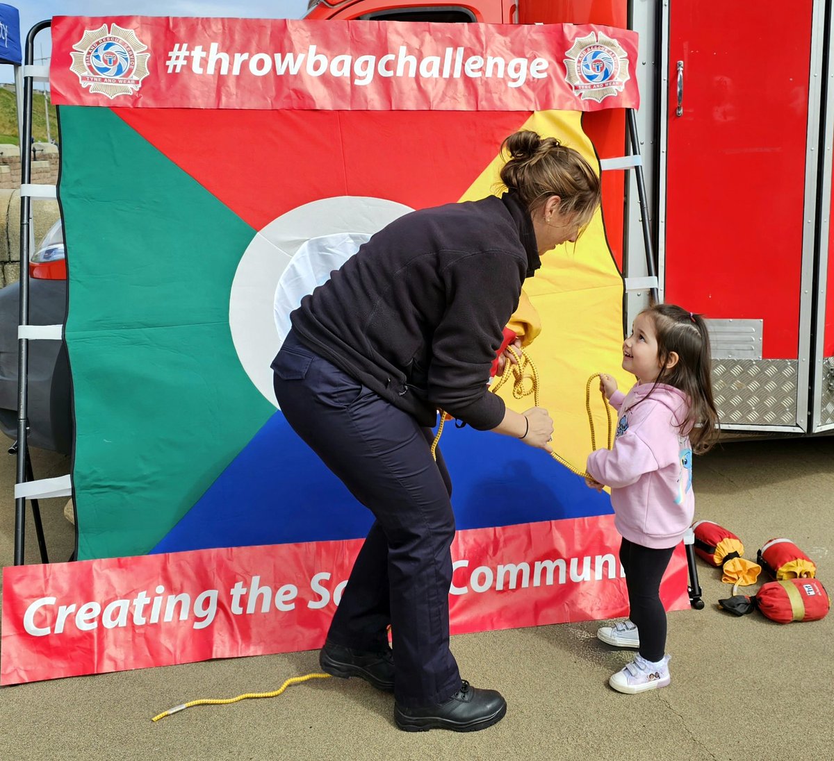 joolstom's tweet photo. You're never too young to undertake the #ThrowBagChallenge Well done Amelia 👏 #DrowningPrevention #RespectTheWater #FloatToLive https://t.co/tSYlpp54gj
