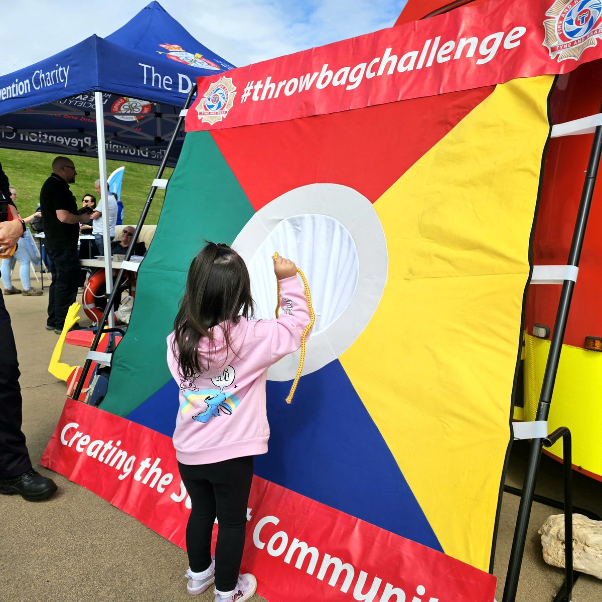 joolstom's tweet photo. You're never too young to undertake the #ThrowBagChallenge Well done Amelia 👏 #DrowningPrevention #RespectTheWater #FloatToLive https://t.co/tSYlpp54gj