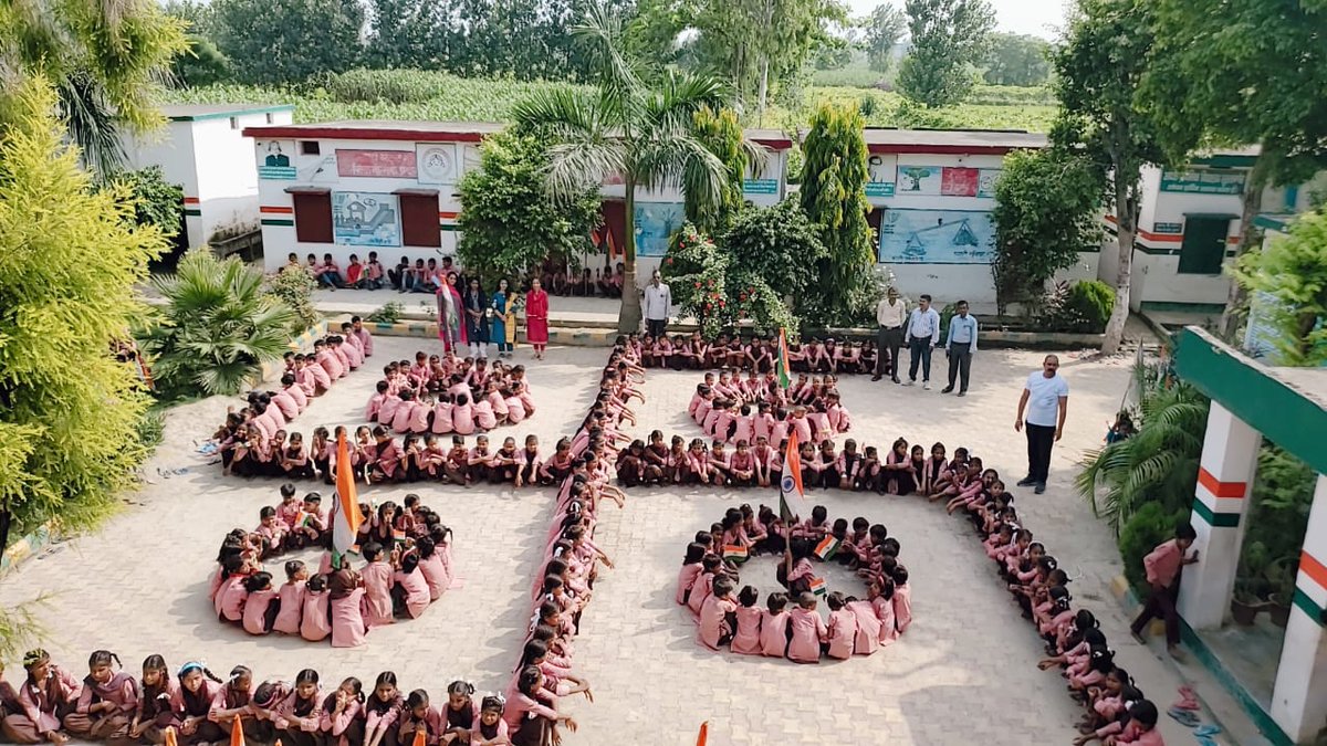 AmrohaBasic's tweet photo. विकास खण्ड गजरौला जनपद अमरोहा के प्रा0वि0 सुल्तानठेर में मानव श्रंखला बनाये जाने के कुल छाया चित्र https://t.co/fbB2HUeKYH