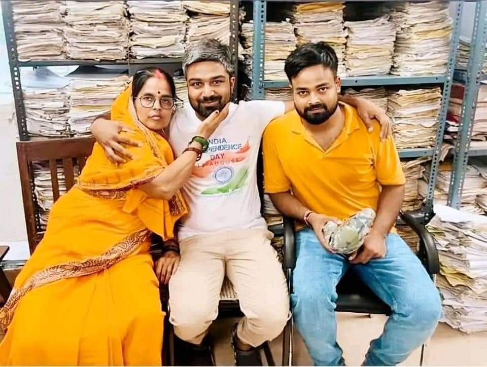 Goldentoptech's tweet photo. तेरे चेहरे पे हसी थी
हमारे आखों में आंसू !
Er Manish Kasyap #ManishKasyap https://t.co/Pxj994xWcc