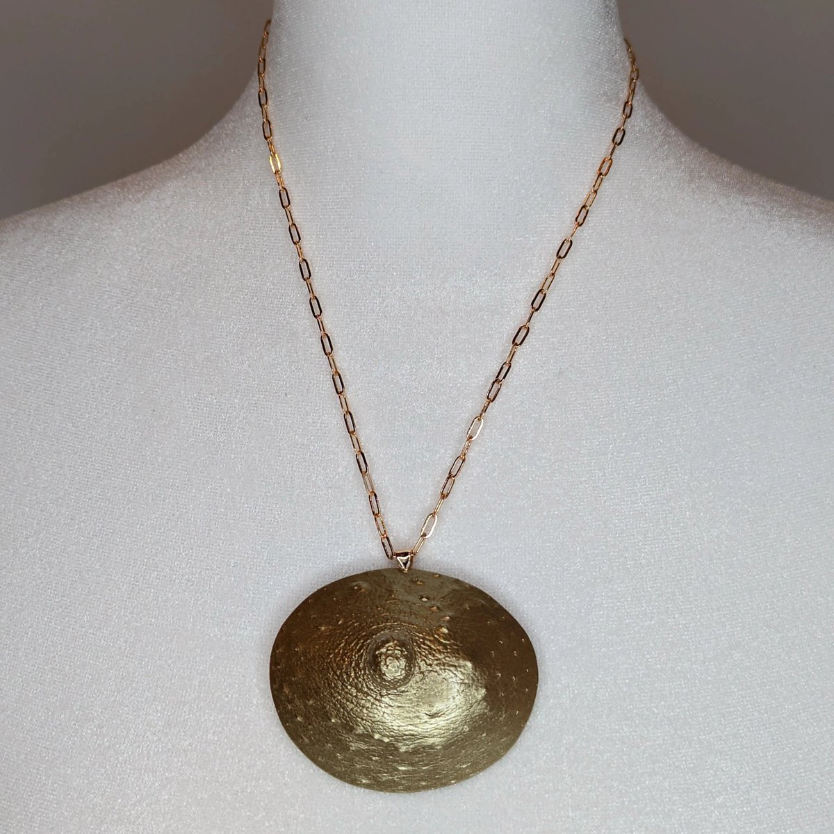 CloneArtDesigns's tweet photo. Who doesn't want a nipple necklace molded from someone they care about? They make great presents; birthdays, anniversaries, Valentine's day, Christmas, really for any occasion. 

Model: Marissa

DM to collaborate or for any inquiries. 

#cloneart #cloneartdesigns #freethenipple https://t.co/T8xat2RshA