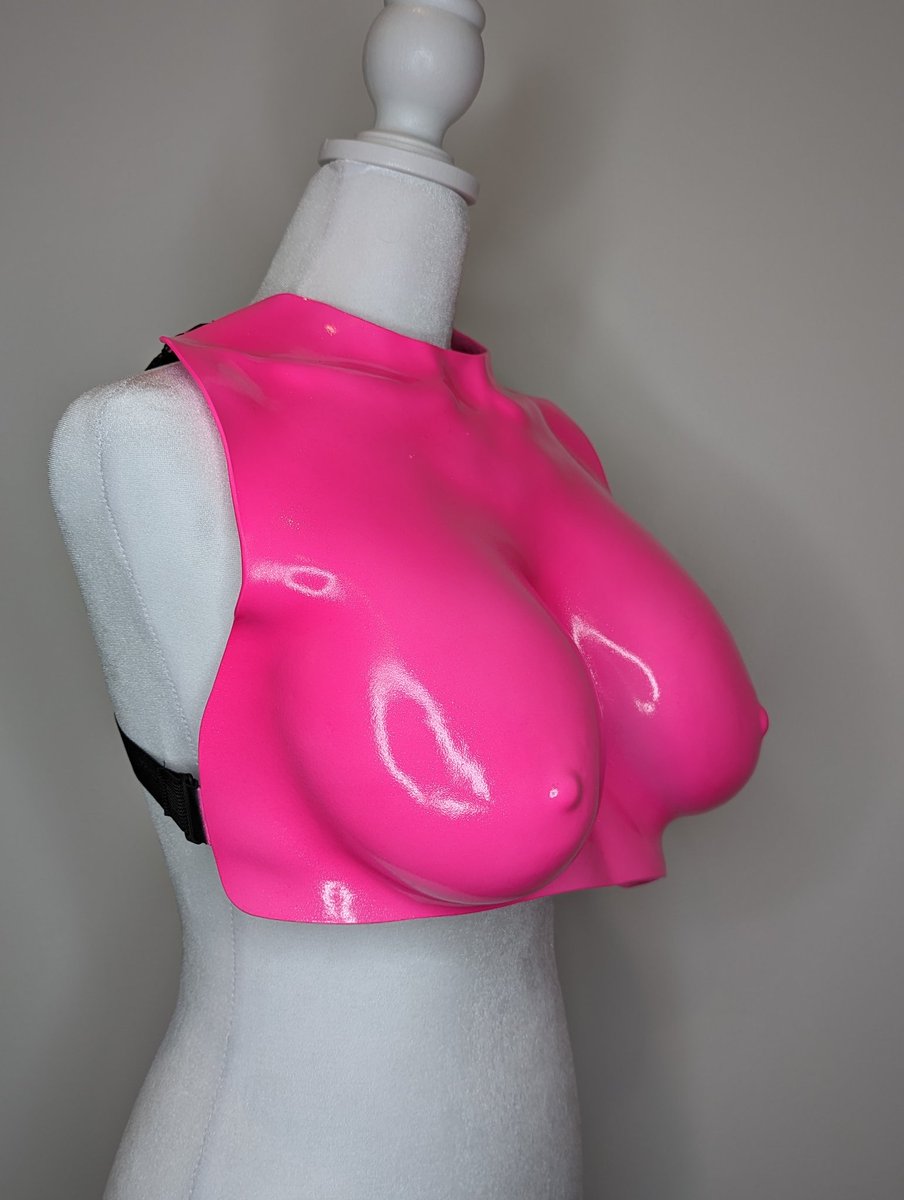 CloneArtDesigns's tweet photo. Wearable chest plate, custom made to fit the model. 

Model: @codepretty

DM to collaborate or for any inquiries. 

Paint materials from @createxcolors

#cloneart #cloneartdesigns #breastplate #lifecasting #bodycasting #sculptures #bodyart #lifecast #3dcasting #3dart #wearableart https://t.co/dSVCCgmkT2