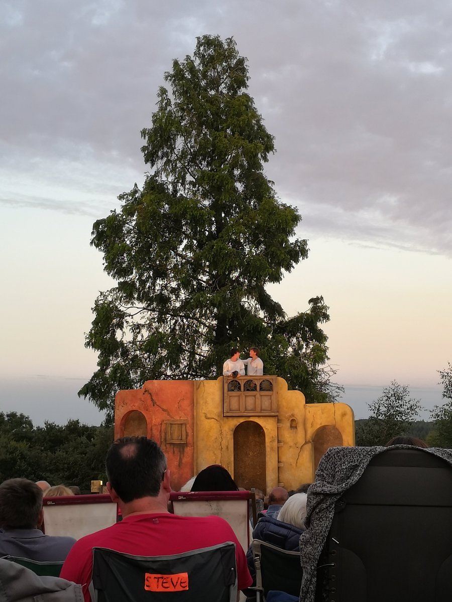 In fair Emmetts Garden, where we lay our scene... A beautiful summer's evening for a beautiful rendition of Romeo and Juliet performed by The Lord Chamberlain's Men @TLCMuk #openairtheatre