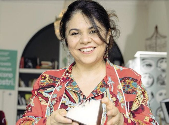 “Io sto vivendo il tempo della mia vita adesso, una mattina mi sono svegliata e volevo vestirmi da principessa in casa e l’ho fatto.
Ma non aspettate di avere un cancro per fare quello che volete” 

Ciao Michela cara💔 
E Grazie
#MichelaMurgia