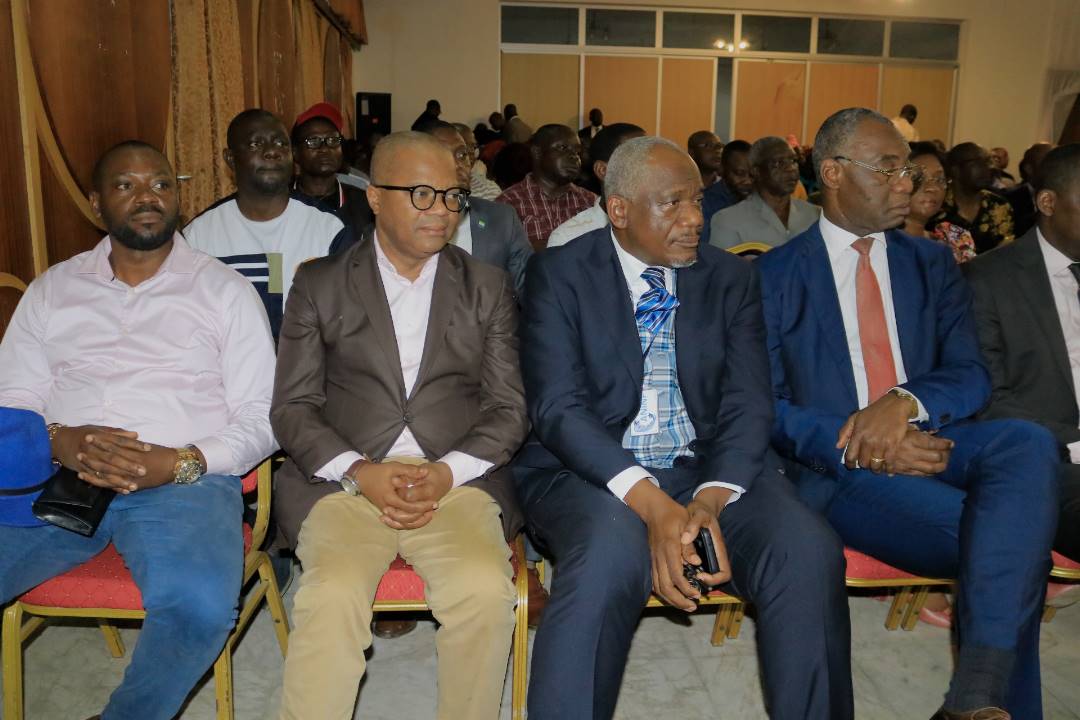 CSMezuiObiang's tweet photo. En prélude au lancement de la campagne électorale, et à l'arrivée à Oyem du @PresidentABO , j'ai co-présidé ce jeudi 10 août aux côtés du Ministre le @DrObiang ,  une réunion avec les ressortissants du département du Woleu résidents ou de passage à Libreville. https://t.co/385EdwRfKs