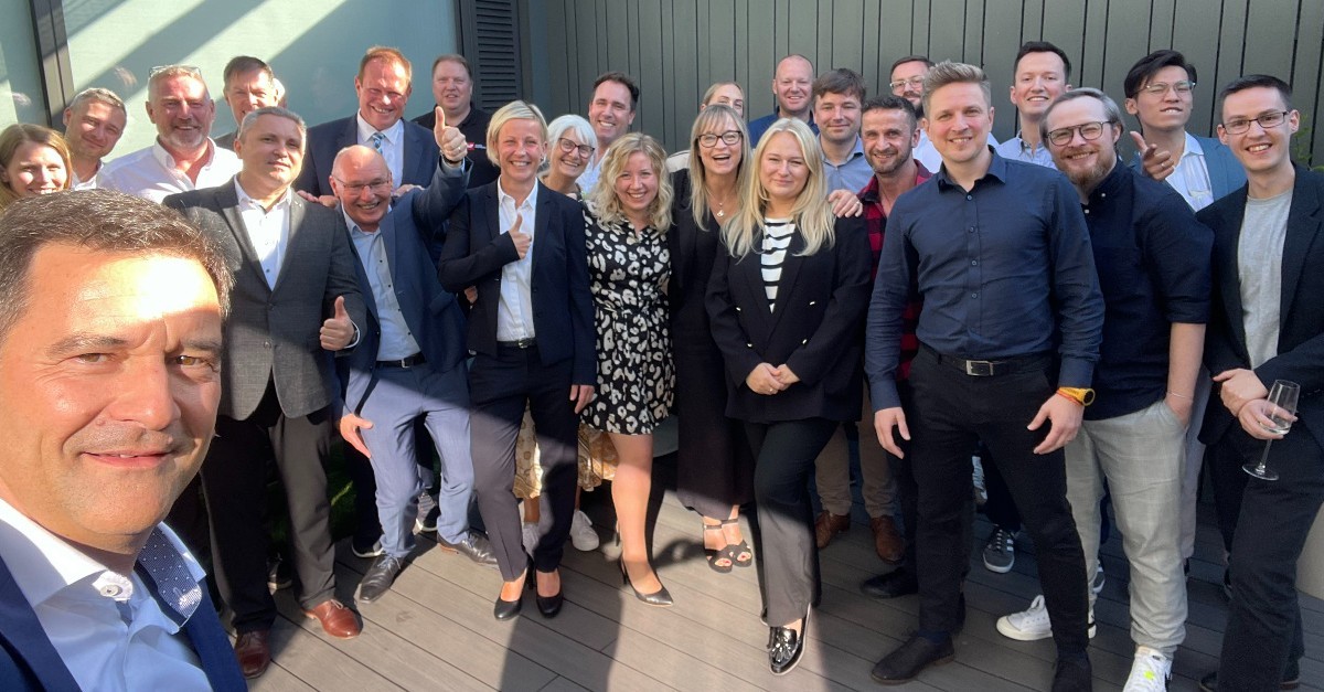we_online's tweet photo. Our WE ICS UK colleagues recently moved in a new office in #manchester.

With their new electrical BBQ, they are now ready to enjoy after work sit in‘s on their rooftop terrace. 🏢☀️

#würthelektronikgroup #we_ics #newoffice #uk https://t.co/wz119uGxNO