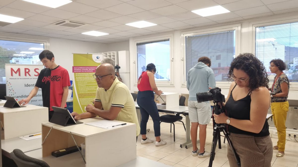 La plateforme #MRS c'est parti @poleemploi_Run  ! Une séance de 100% digitale animée par Sonia et Sandra pour repérer les habilités dans le cadre du recrutement d'ouvriers de production.