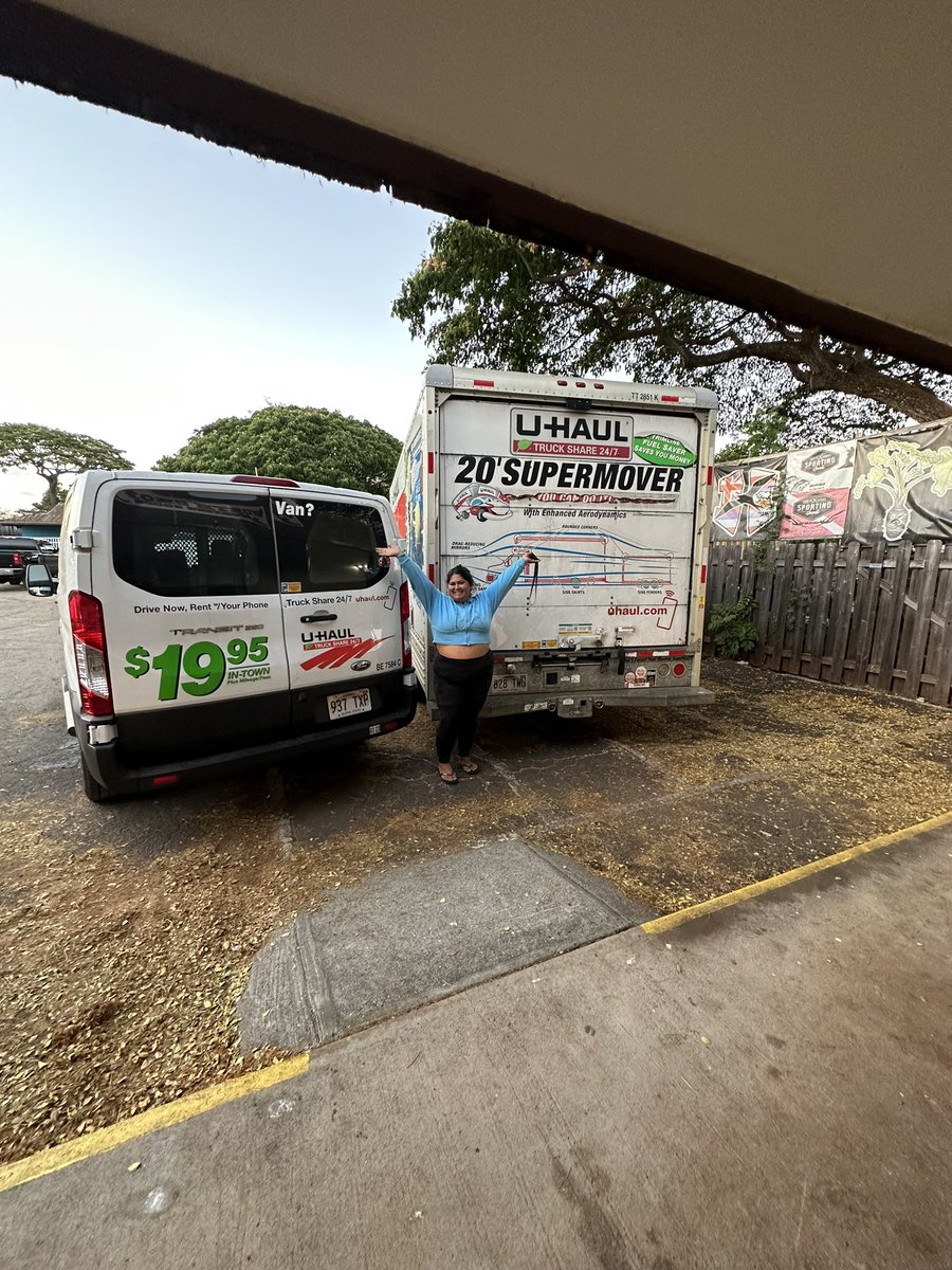 Tamrinsummer's tweet photo. In one day we had enough donations to fill both of these uhauls to the roof TWICE! Mahalo everyone!!! We are no longer taking donations! If you have anything to donate please bring it to YB tomorrow or pier 1 on Saturday! There are also numerous sites around the state!!! Mahalo!! https://t.co/clKmPm86fh