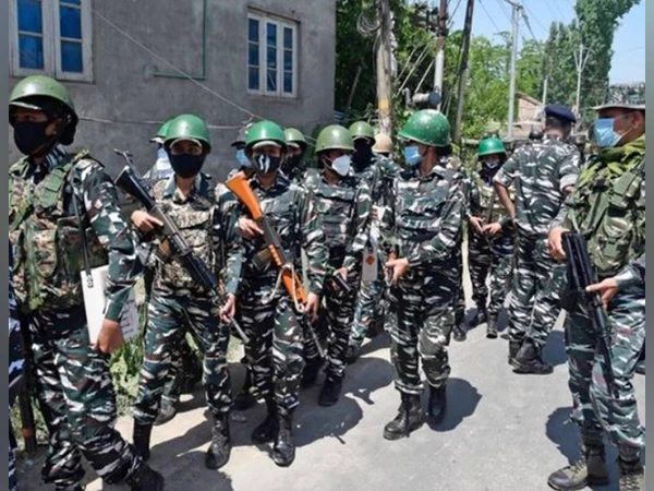 fouji_fan's tweet photo. #Fullyprepared to ensure smooth I-Day #celebration: IG #CRPF
#IndependenceDay #Security #Kashmir #Srinagar
#jammukashmir #Jailer #BholaaShankar #TrueLife
https://t.co/5Z1XpLcrP5 https://t.co/onfHkZDdsu