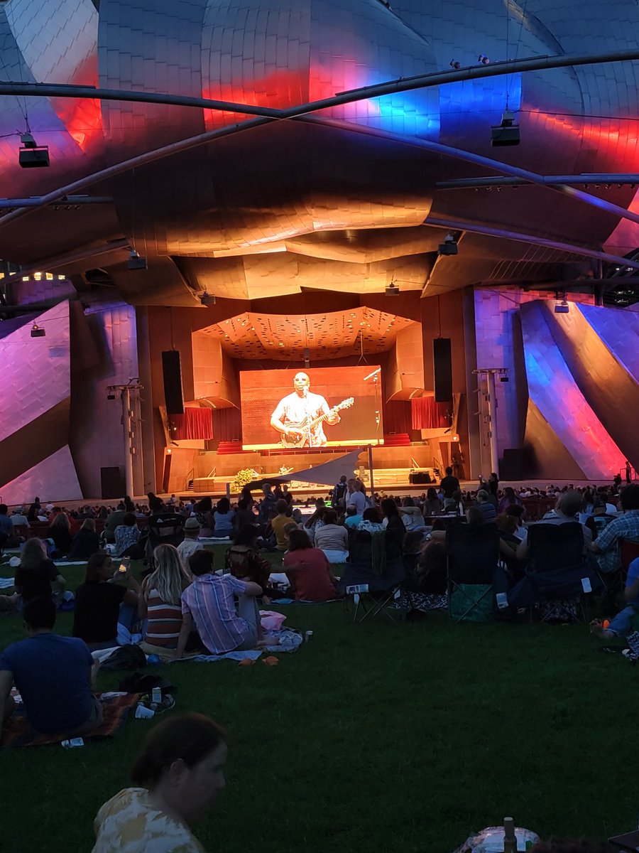 Catching a great blues double bill at Millennium Park <a href="/CBurnside_BCR/">Cedric Burnside</a> and <a href="/Vieuxfarkatoure/">Vieux Farka Touré</a>. Fantastic.