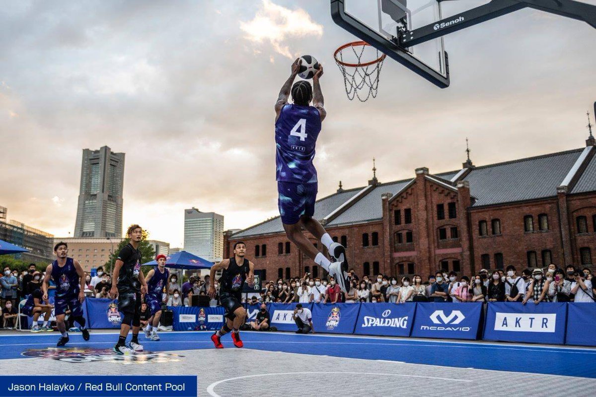 FukuokaNow's tweet image. Red Bull Half Court / レッドブルハーフコート

Event detail: bit.ly/3DHPiYc
日本語ページ：bit.ly/3DH8x4b

#daimyo #basketball #3on3 #streetball #samuraiballers #fukuoka #fukuokaevent #fukuokanow #福岡イベント #福岡おでかけ #ストバス #バスケ #大名ガーデンシティ