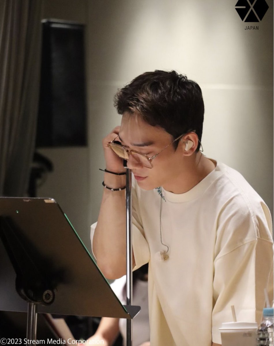 YOM_921_153's tweet photo. 헐…종대..리허설…깐머+안경 미쳤는데요ㅠㅠㅠㅠ https://t.co/fSQWUMulVD