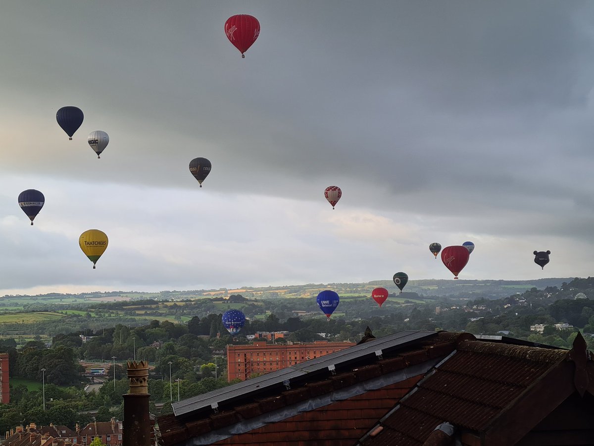 clogette's tweet image. Morning Bristol! #bristolballoonfiesta