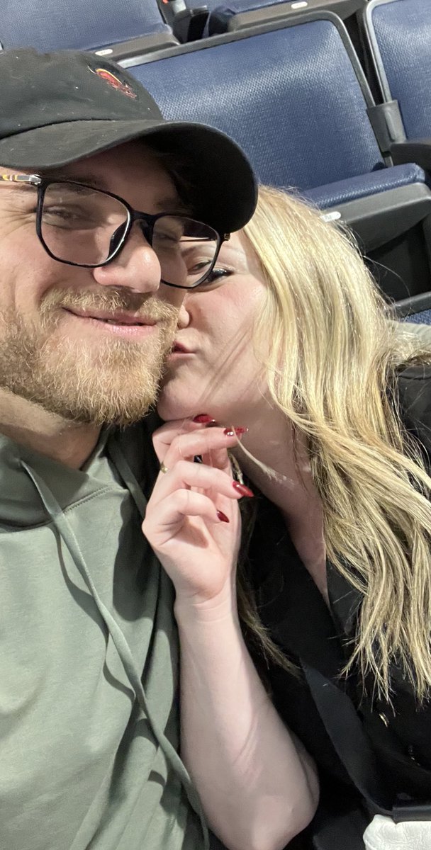 ggaemerofficial's tweet photo. The babe and I @ccreamdream at the Paramore show!
#paramore #paramoresf https://t.co/WCGZ7Tigy5