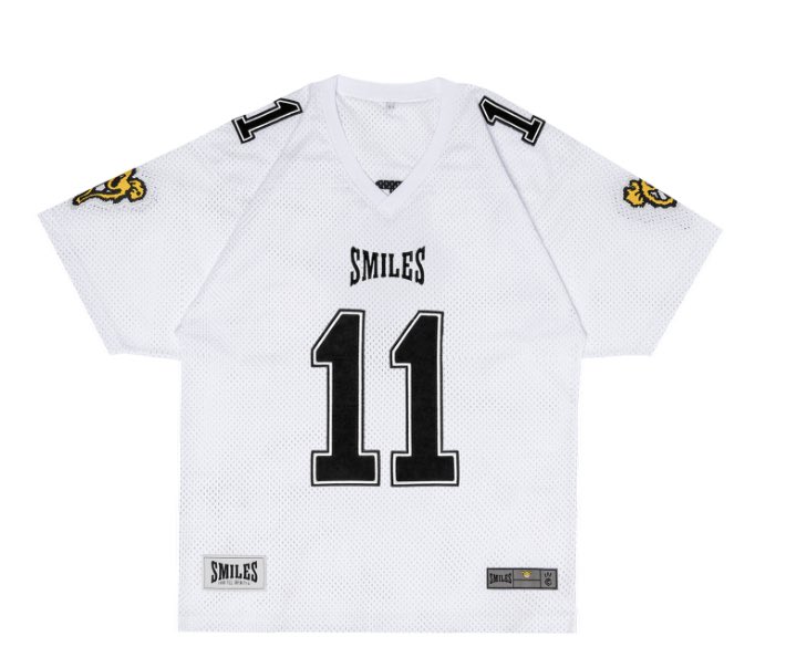 DougFluties's tweet photo. Football Trikots auf dem @openflair Donnerstag:
Drew Brees
Justin Fields
Und von weitem dachte ich @thisiscro im Titans A.J. Brown Trikot - war aber was eigenes 😜 https://t.co/M9m85zDdCw