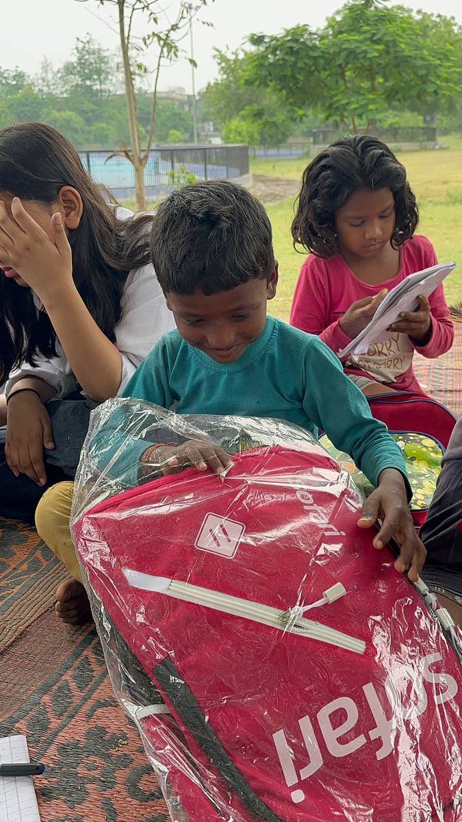Anaika_Pathak_'s tweet photo. Sone photos from this week’s  teaching drive at @YuvaYoddha in collaboration with @DEVI_Sansthan that will make your day better! https://t.co/Xyt9mtE8mu