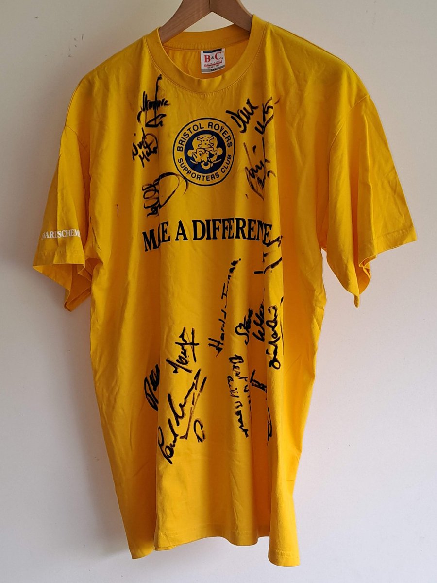 PeterSubbuteo's tweet image. Bristol Rovers Legends Signed Shirt.

So who's good on signatures?  How many of these can we identify?

#UTG #BristolRovers #BristolRoversShirts #myGasShirts