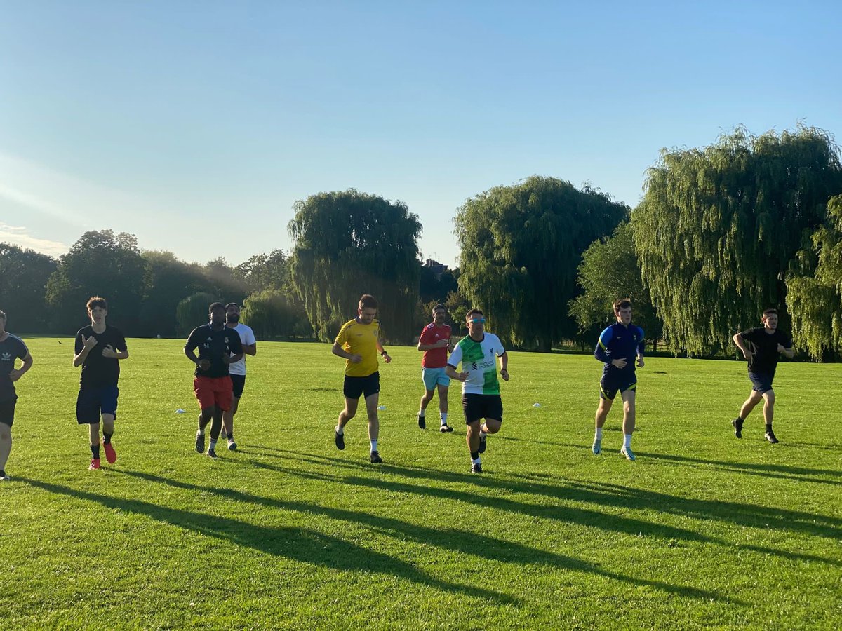 newbarnet_fc's tweet photo. Great to be back at sunny OakHill for pre season (&amp; a quick pint after in The Prince!) - any new players hit us up still have time to register ⁦@BarnetLeague⁩ https://t.co/jHbvuFAUUp