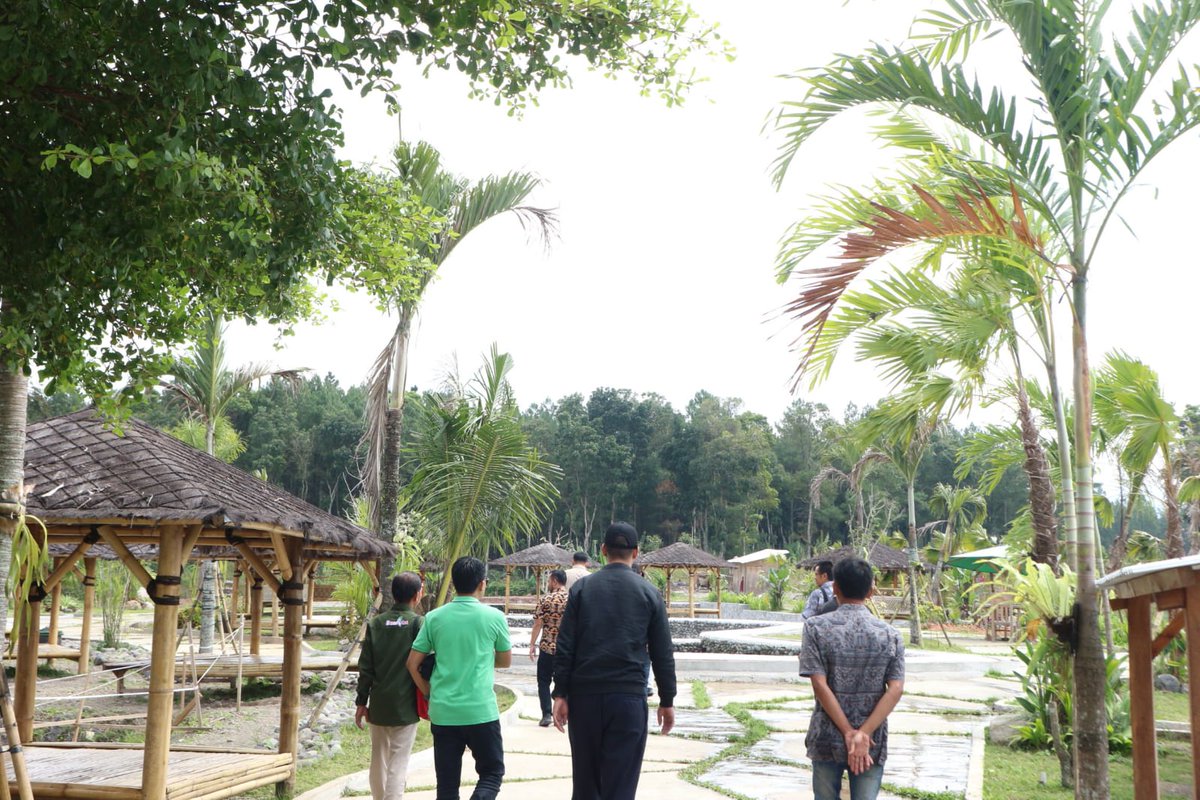 dhorocecep's tweet photo. Wisata desa merupakan senjata yang ampuh untuk mempercepat pertumbuhan ekonomi. kami hadir untuk @DesaKaligondo
#DesaWisataNusantara
@jokowi 
@halimiskandarnu
@Kemendespdtt
@malik_haramain
@imansyukri
@zainul_munas
@taufikmadjid71
@yusradaridesa 
@azzameldzikrie 
@tppkemendes https://t.co/OZiLnczUmu