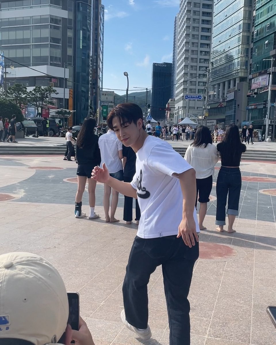 [걸차속 다원편 EP.4 스포]

Q. 다원은 어디로 뛰어가는 걸까요? 왜.. 뛰어요?

다원이 뛰는 이유를 댓글로 맞춰보세요!😊

8월 13일 오후 8시 [Grr MUSIC] 유튜브 채널에서 확인!

#다원 #DAWON
#SF9 #ShootingStar #슈팅스타
#걸어서차트속으로 #걸차속