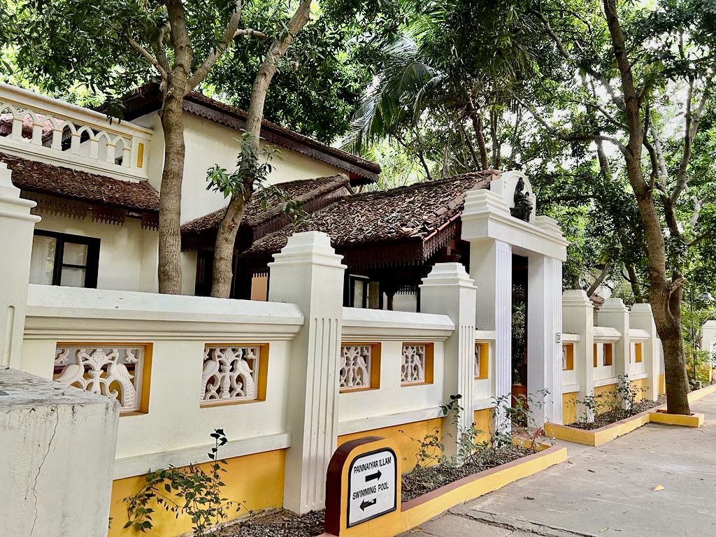 mayaspeak1's tweet photo. The #PannaiyarIllam at #MantraKoodam, @CGH_Earth 

A lavish suite
Modelled after ancient #Chettiar homes
An accurate display of historic opulence of South India’s regal past

#SoloTravel #CGHEarth #Kumbakonam #LuxuryTravel #IncredibleIndia #MayaSpeak https://t.co/Q4MyNoAbZP