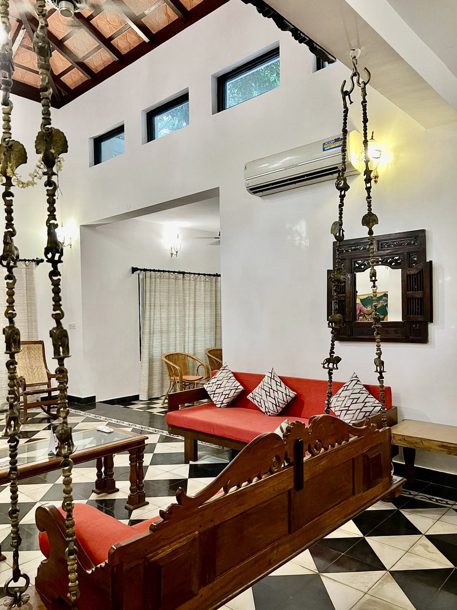 mayaspeak1's tweet photo. The #PannaiyarIllam at #MantraKoodam, @CGH_Earth 

A lavish suite
Modelled after ancient #Chettiar homes
An accurate display of historic opulence of South India’s regal past

#SoloTravel #CGHEarth #Kumbakonam #LuxuryTravel #IncredibleIndia #MayaSpeak https://t.co/Q4MyNoAbZP