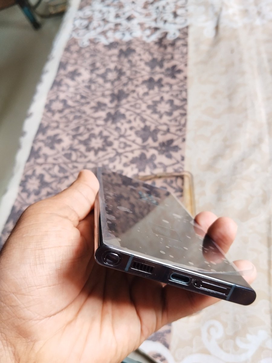 Snehilk99's tweet photo. Update:- My s22 ultra is fixed by Samsung after lots of struggle and I have paid 236 indian rupees for the inspection charge at the samsung service centre. Afterwards everything was free of cost. They replaced the screen and battery also, as it is mandatory to resolve the issue. https://t.co/PkDhYuprI7