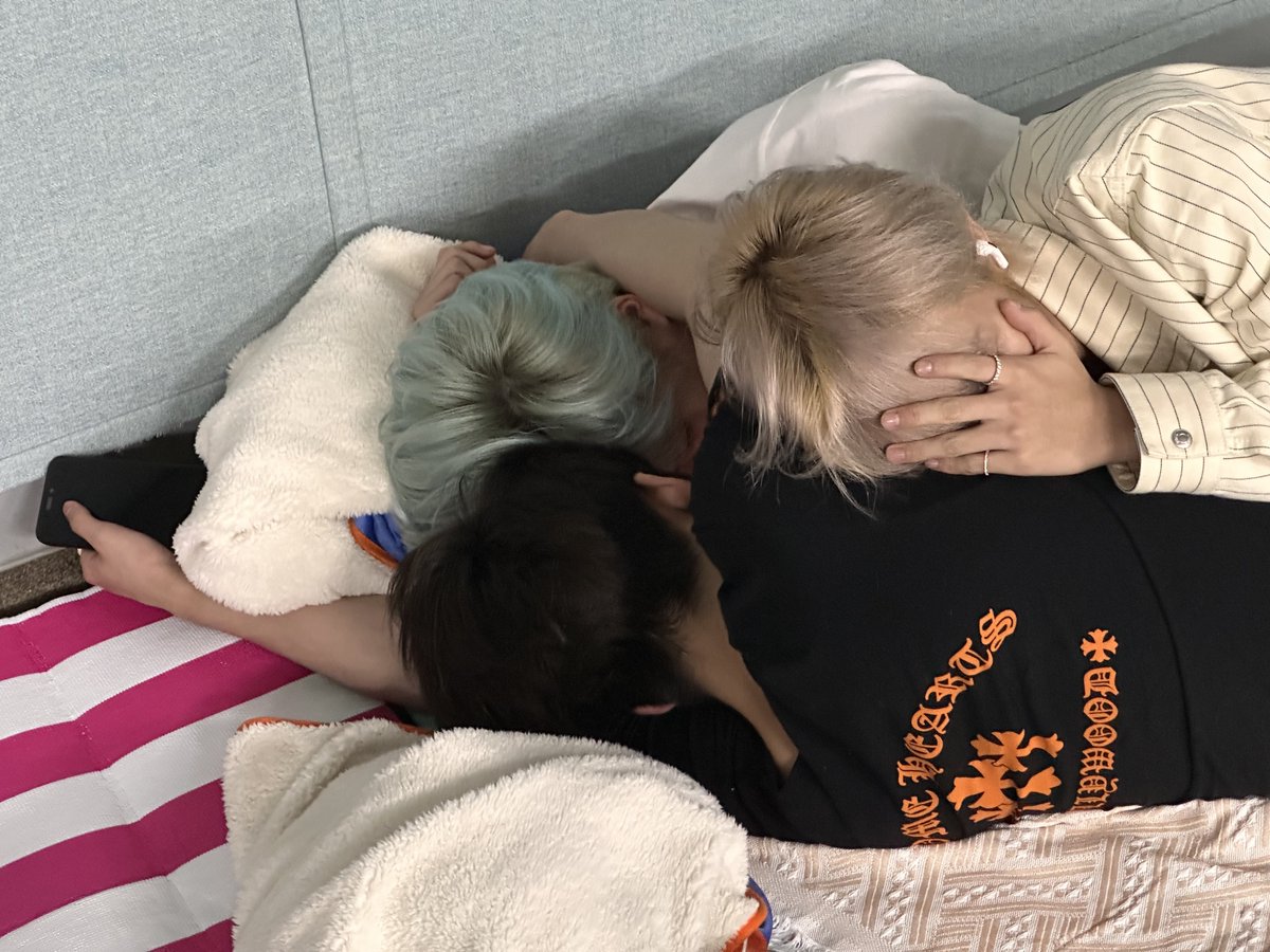 cuteness_i_like's tweet photo. 런쥔이가 스타채팅에 사진 보내줌 https://t.co/C2C6EtDyU1