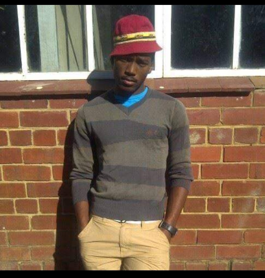 TaniaJoblosnki's tweet photo. Tsatsi jeno go turna letsatsantsa la Pitori, Happy birthday Mr Mtho🎂🎂🎂🎂🎂🎊🎊💐enjoy yourself. #Femily #FemiFriday #GASH1BIRTHDAYCELRATION https://t.co/bgQvLYgJGv