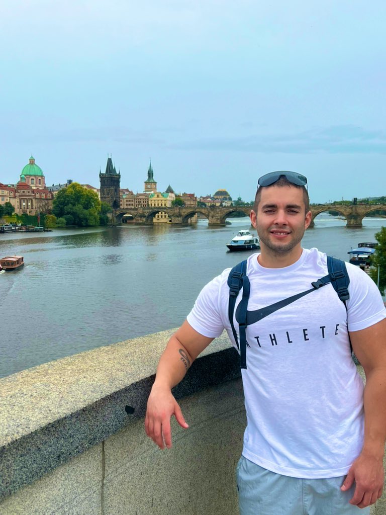 OnlyUmut's tweet image. Gürültülü olayları sessizce yaşadık. Günaydın.