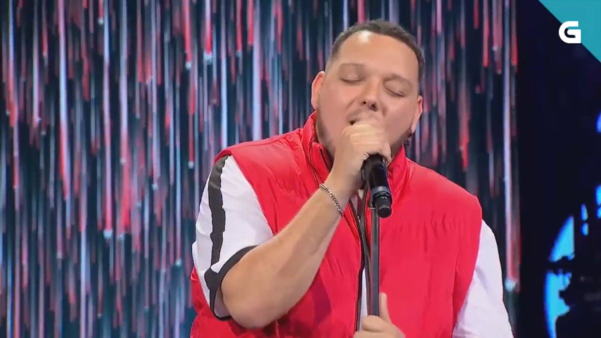 Vaya datazos que se marca ayer <a href="/LigaCantantes/">A Liga dos Cantantes Extraordinarios</a> en pleno prime time gallego. Ojito al dato señores:

🎤 17.3% de share y 115.000 espectadores.
🎤 Más de 300.000 contactos únicos.
🎤 +7.6% de plusvalías y LÍDER ABSOLUTO en su franja de emisión.

#QueVivaLaTele #Audiencias