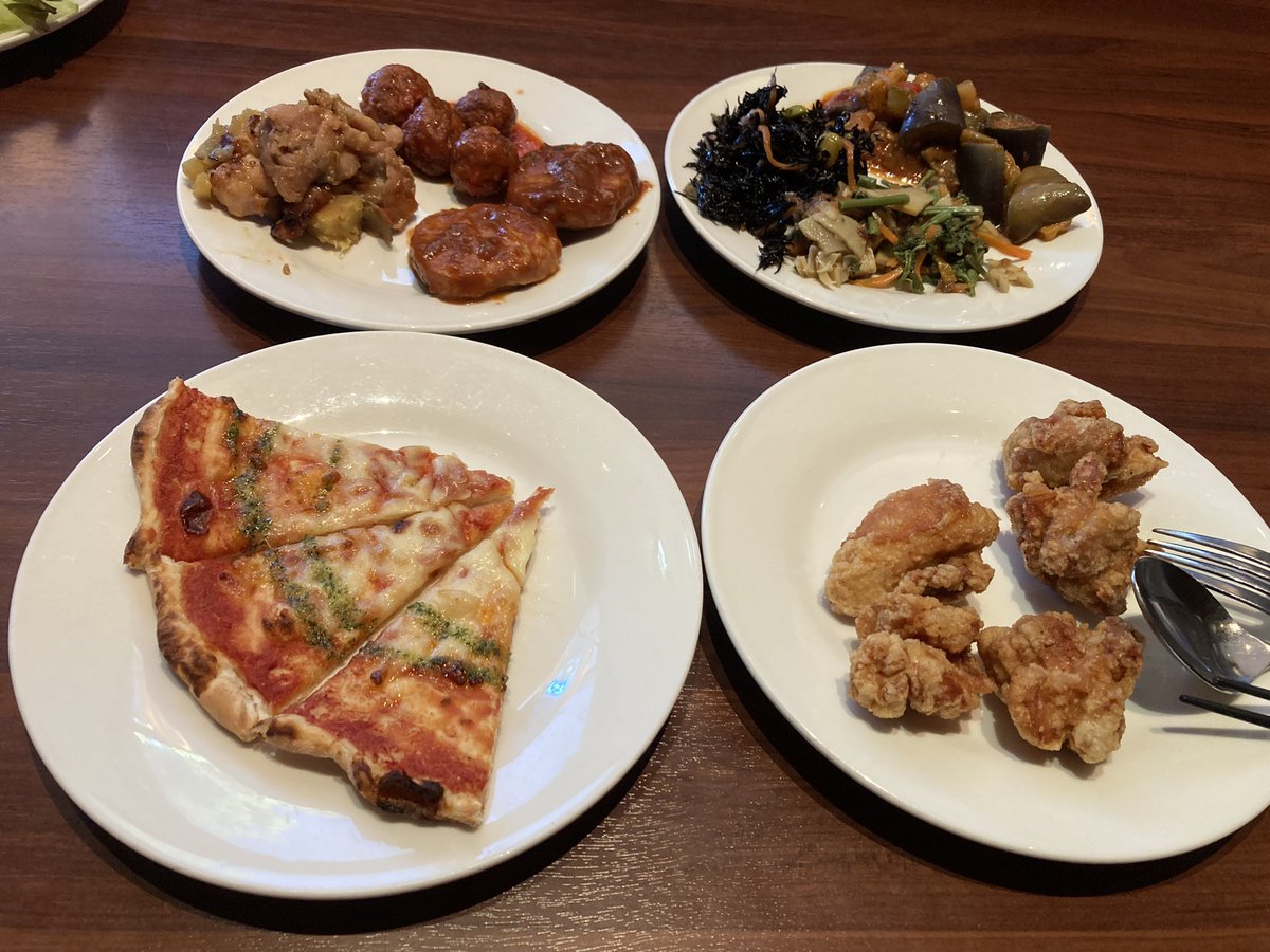gatling_kawai's tweet photo. 本日の昼餉、#新潟市中央区 #イオン新潟南 内の #GRANDBUFFET にて、ショートコース。
相当混んでるかと思ったがそうでもなかった。このご時世に食べ放題で税込1209円、有り難い限りでござる。 https://t.co/kRennVooEA
