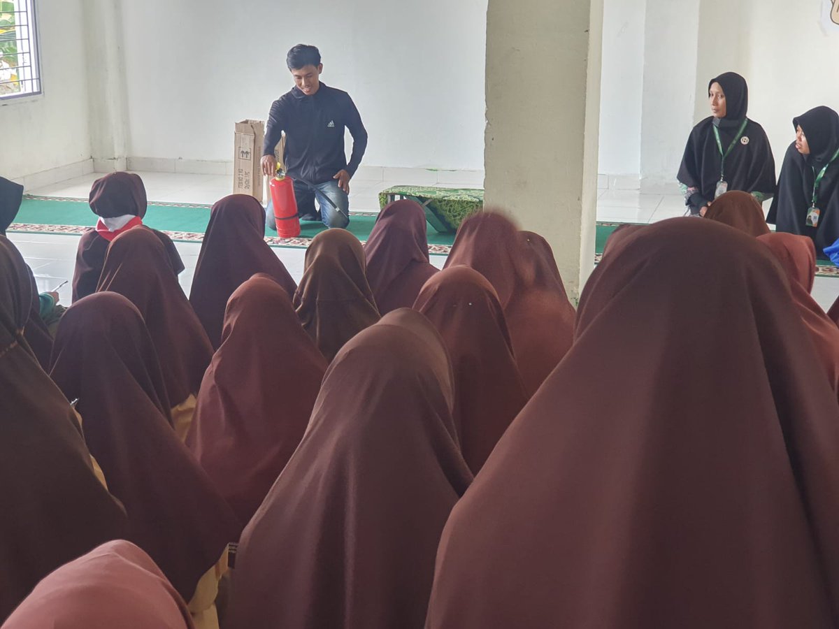 insanmadani_jbi's tweet photo. Langkah kecil untuk keselamatan besar! Bersama-sama kita belajar tentang pencegahan kebakaran dan cara efektif dalam mengatasi situasi darurat.
IN_11
#insanmadanijambi
#layananpendidikan
#BersinergiBerkaryaBermanfaat
#InsanMadaniJambi
#smpinsanmadani
#Zakat
#Ziswaf https://t.co/AXXtZEKiBk