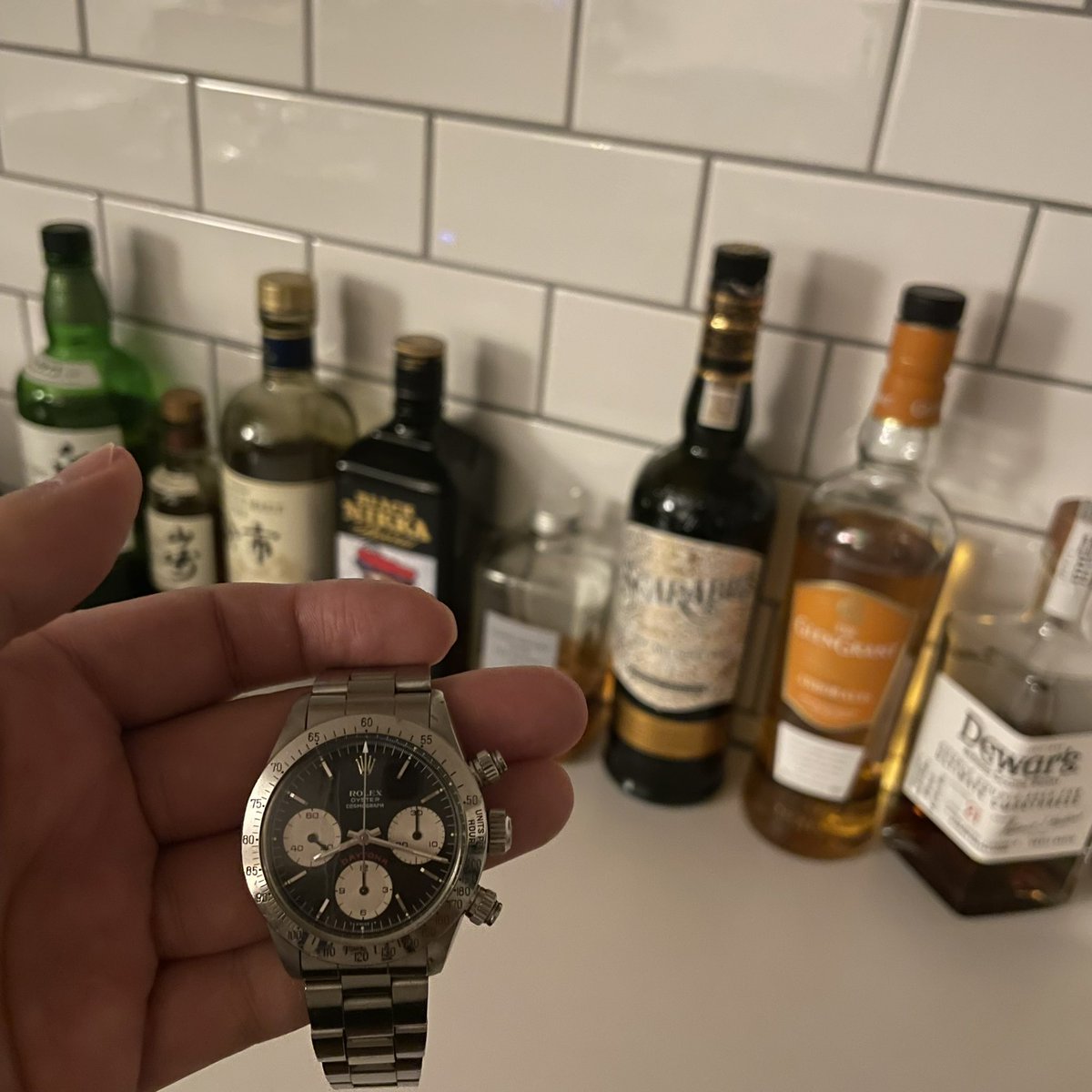 12shun12's tweet photo. 都内ではジャパニーズウィスキー集めるのも一苦労です…
#daytona #デイトナ #ref6265 #rolex #白州 #山崎 #余市 #ブラックニッカ #fromthebarrel #scarabus #glengrant #dewarsdoubledouble https://t.co/PbhQymEfjK
