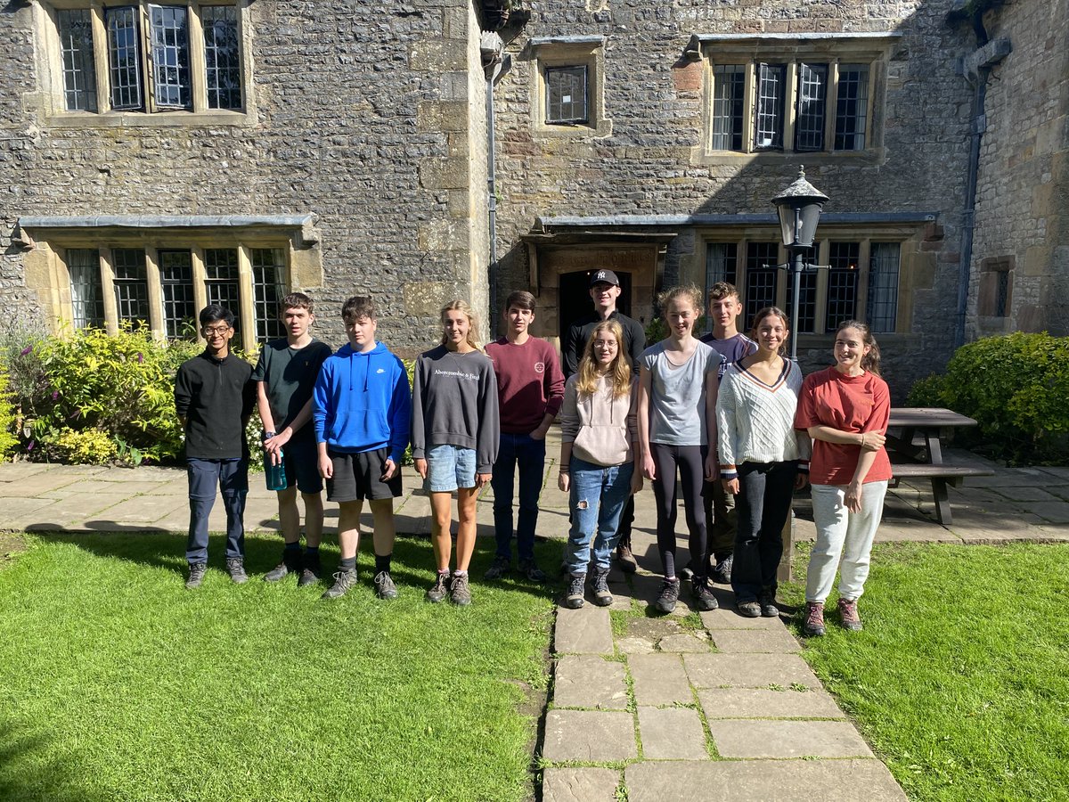 YHA_JamieW's tweet photo. This summer @YHAOfficial has been working with @peakdistrict to trial conservation-based @DofE Gold residentials.  After a week of conservation work, our third group of participants are off on an end-of-residential reflection walk with Diane, one of our YHA activity staff. https://t.co/gKYF1RMmEs