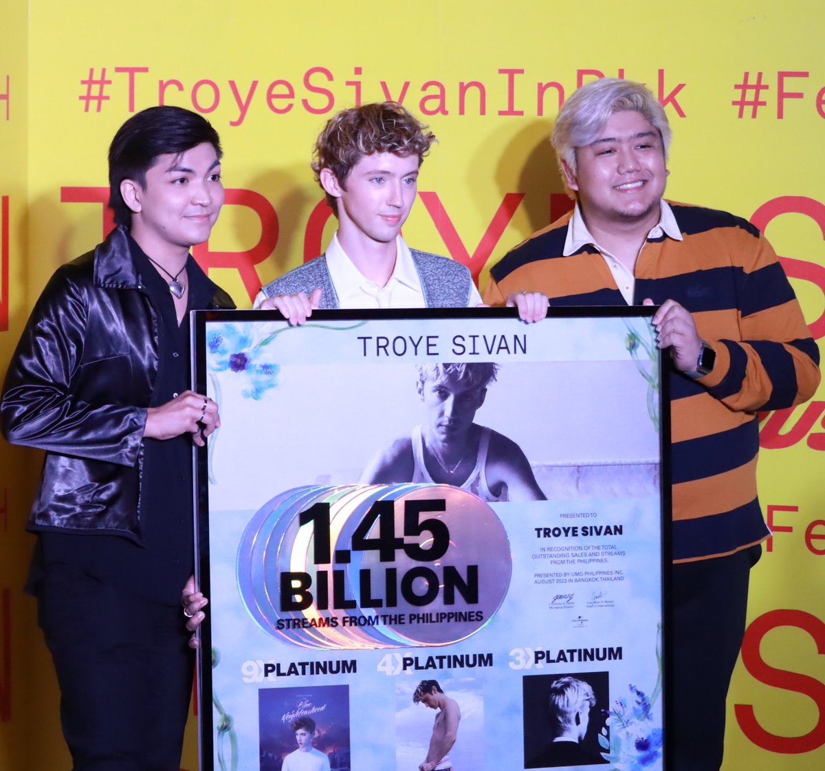 📸| Troye being presented with a 1.4 BILLION overall streams from the Philippines plaque! 

© EM_Gossip